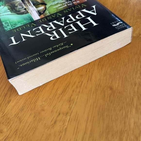 🛑2/$6 Heir Apparent Vivian Vande Velde Paperback - Picture 11 of 14